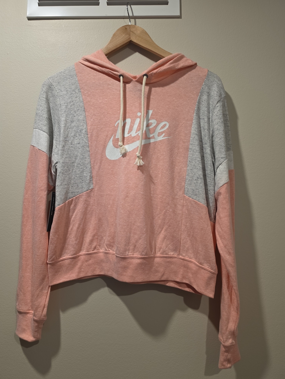 Nike Sportswear Varsity Hoodie Womens Medium NWT Colorblock Coral Grey CJ3705
